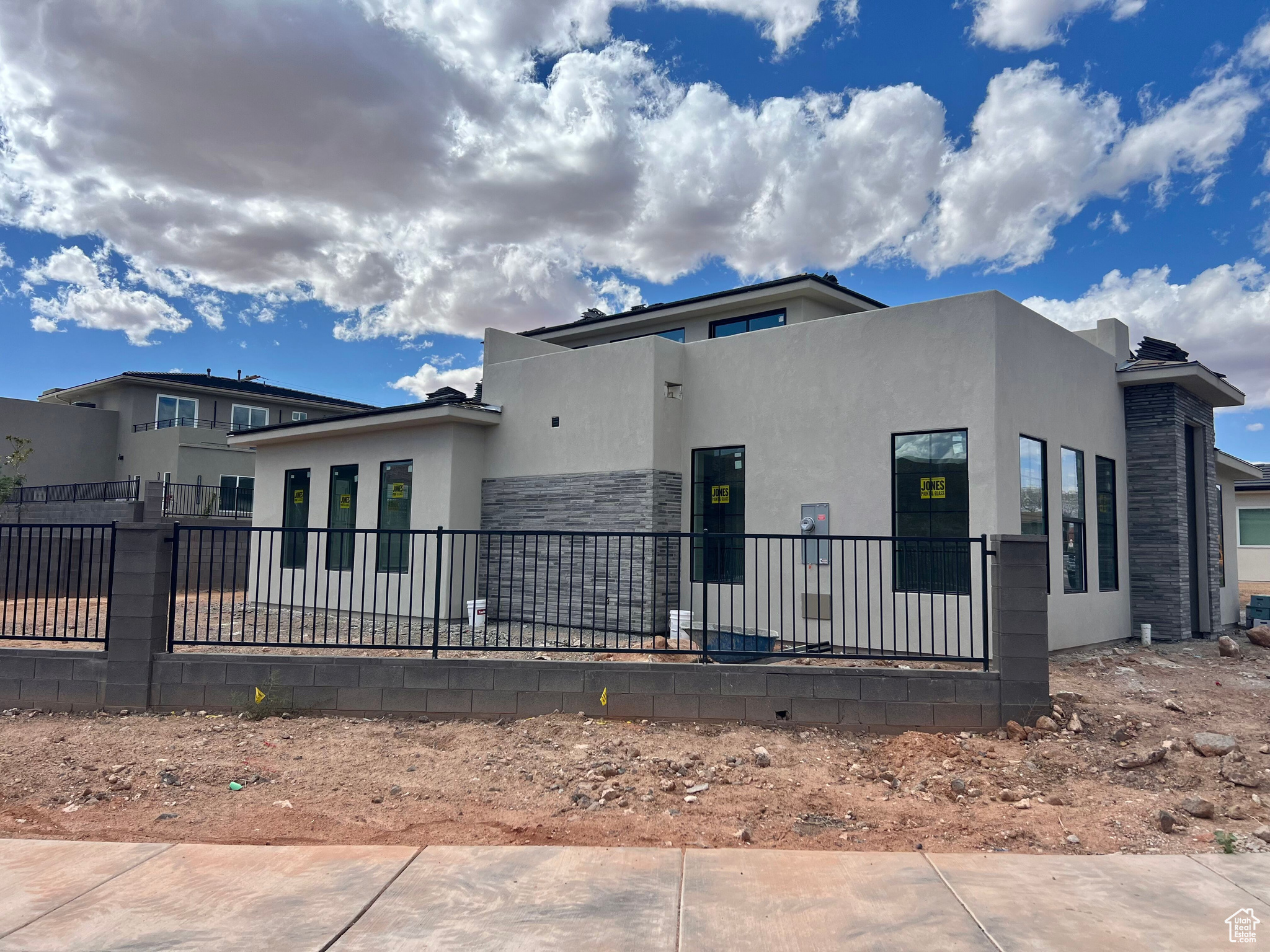 FALCON RIDGE - Residential