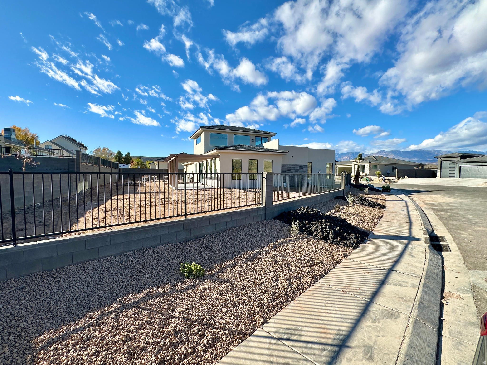 FALCON RIDGE - Residential