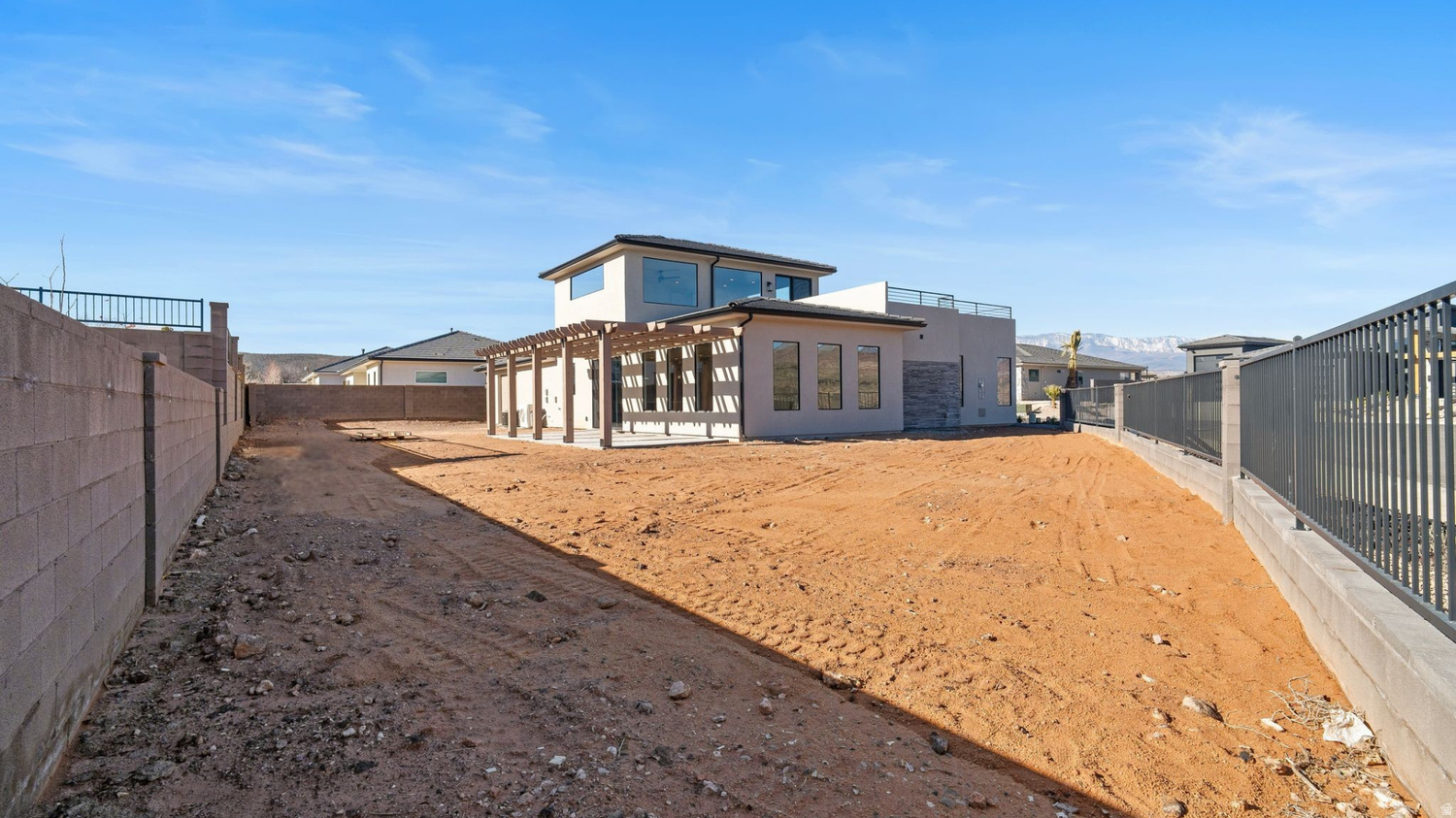 FALCON RIDGE - Residential