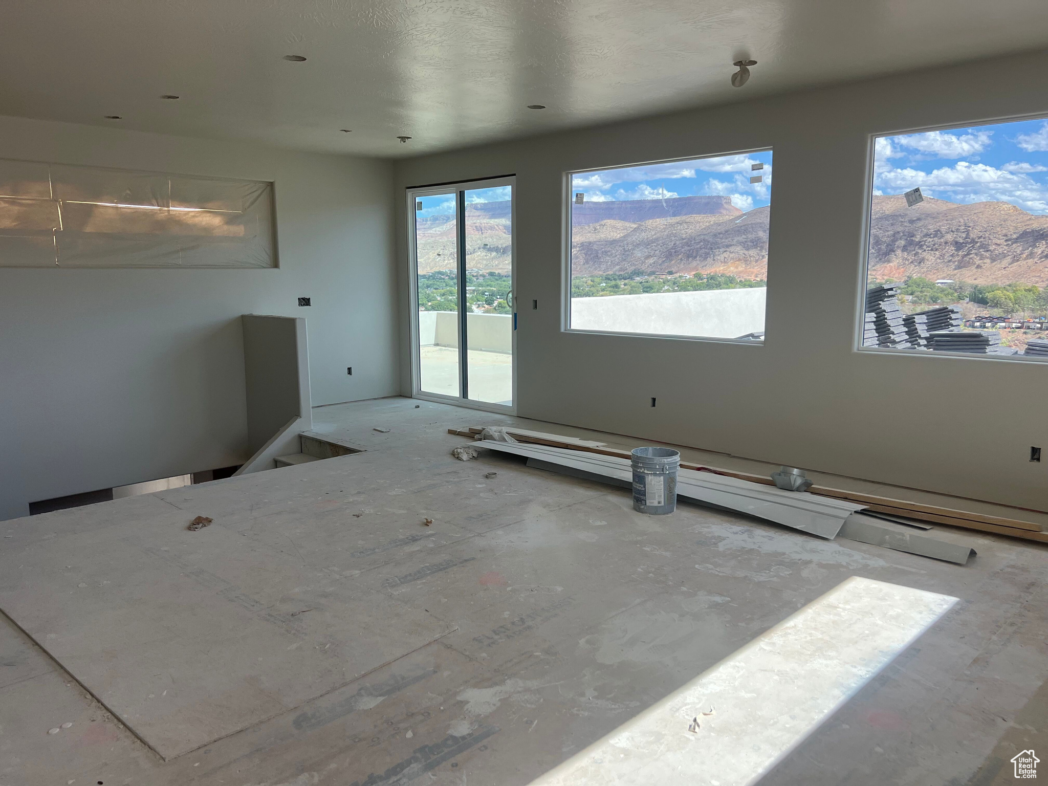 FALCON RIDGE - Residential