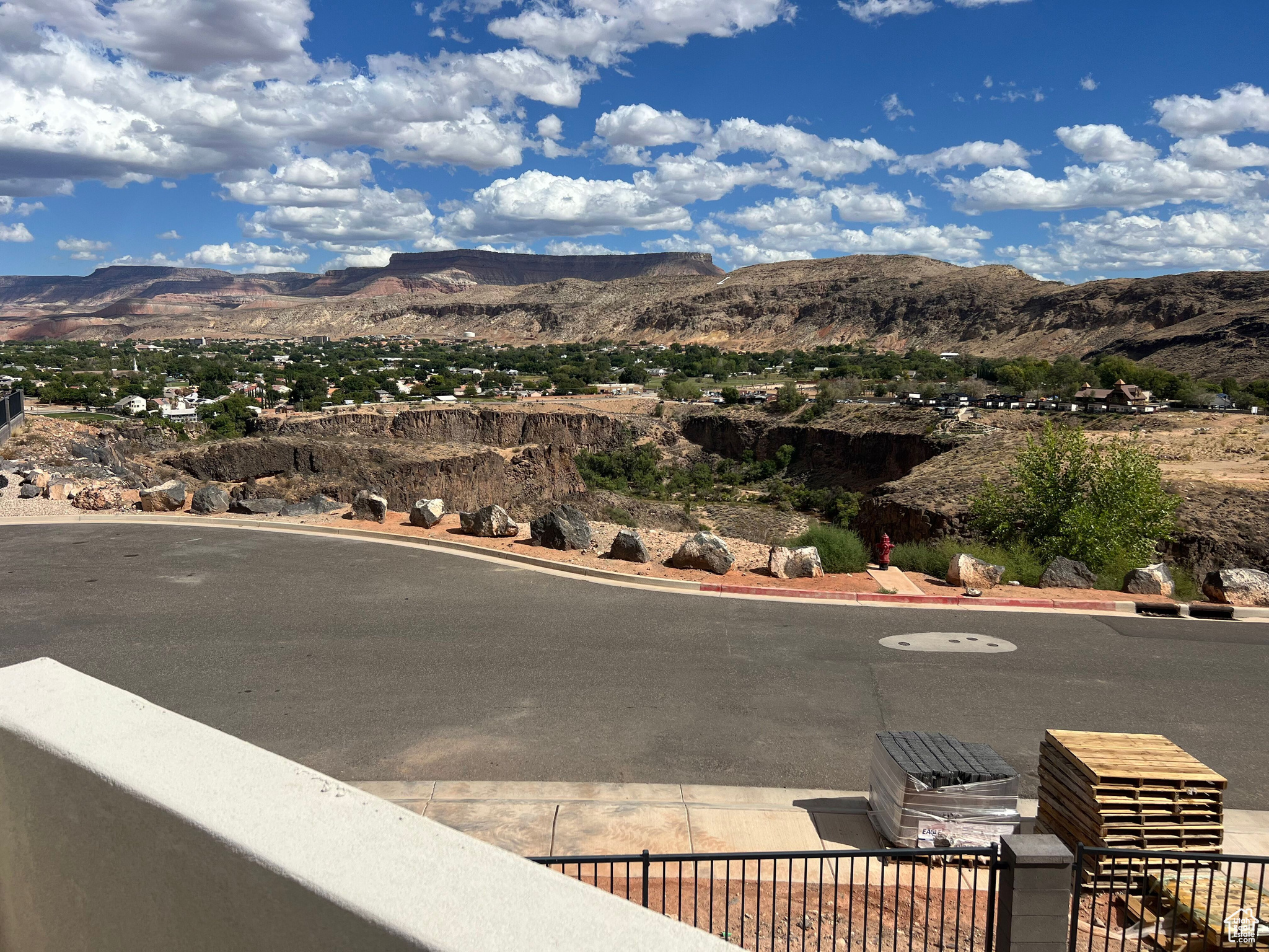 FALCON RIDGE - Residential