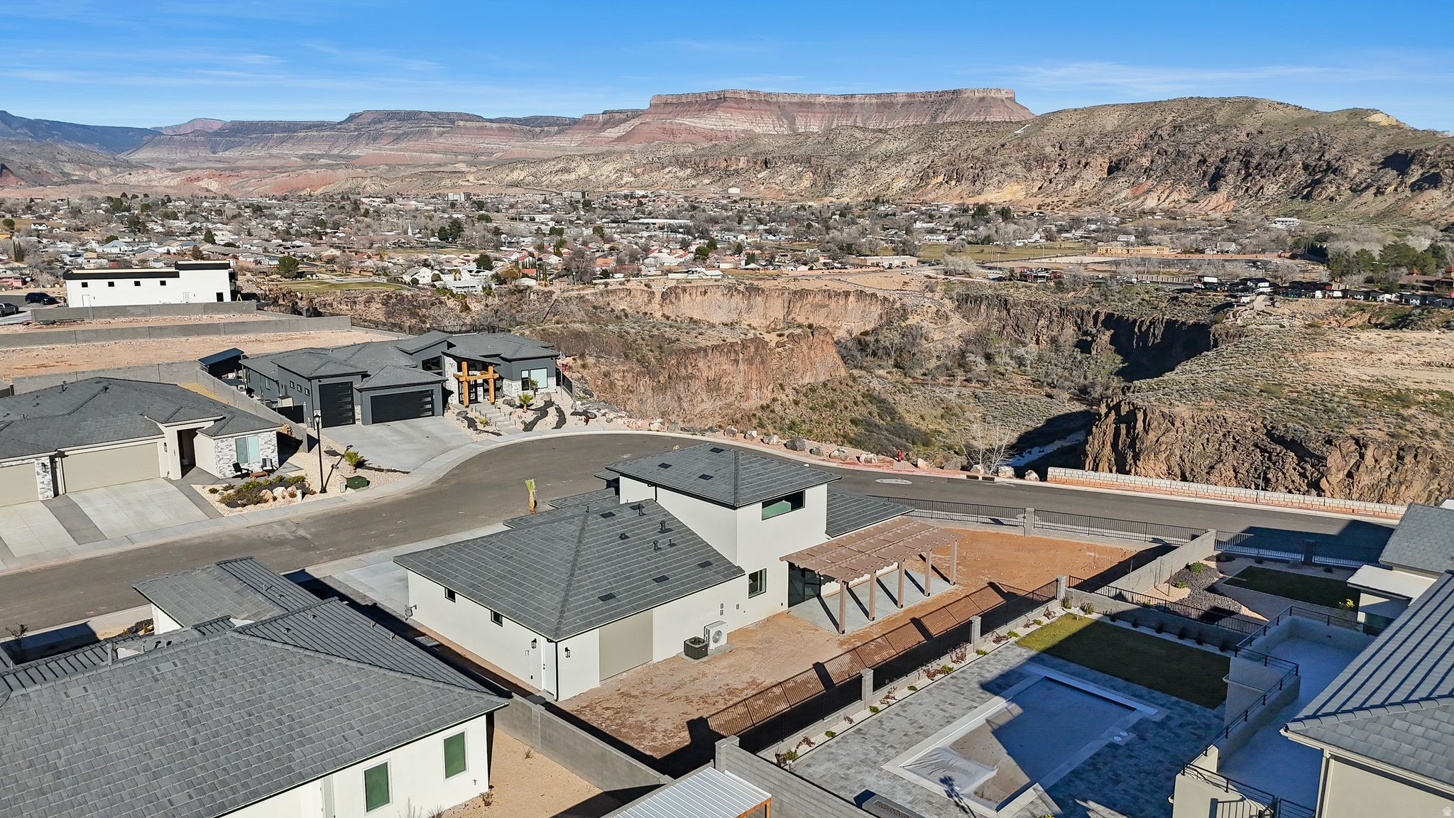 FALCON RIDGE - Residential