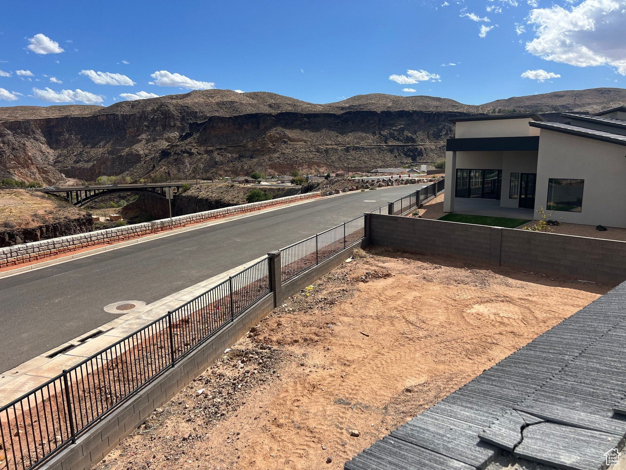 FALCON RIDGE - Residential