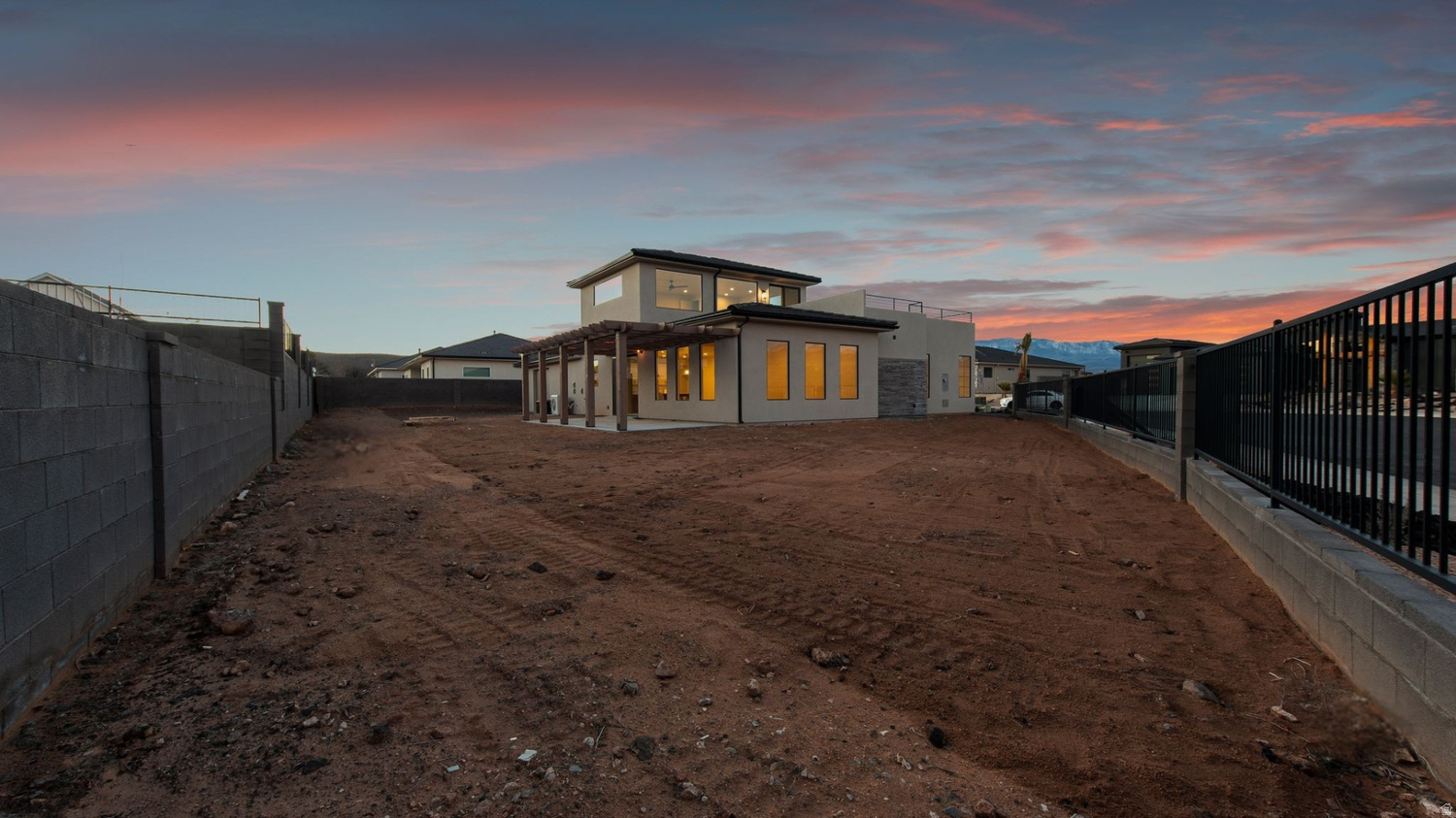 FALCON RIDGE - Residential