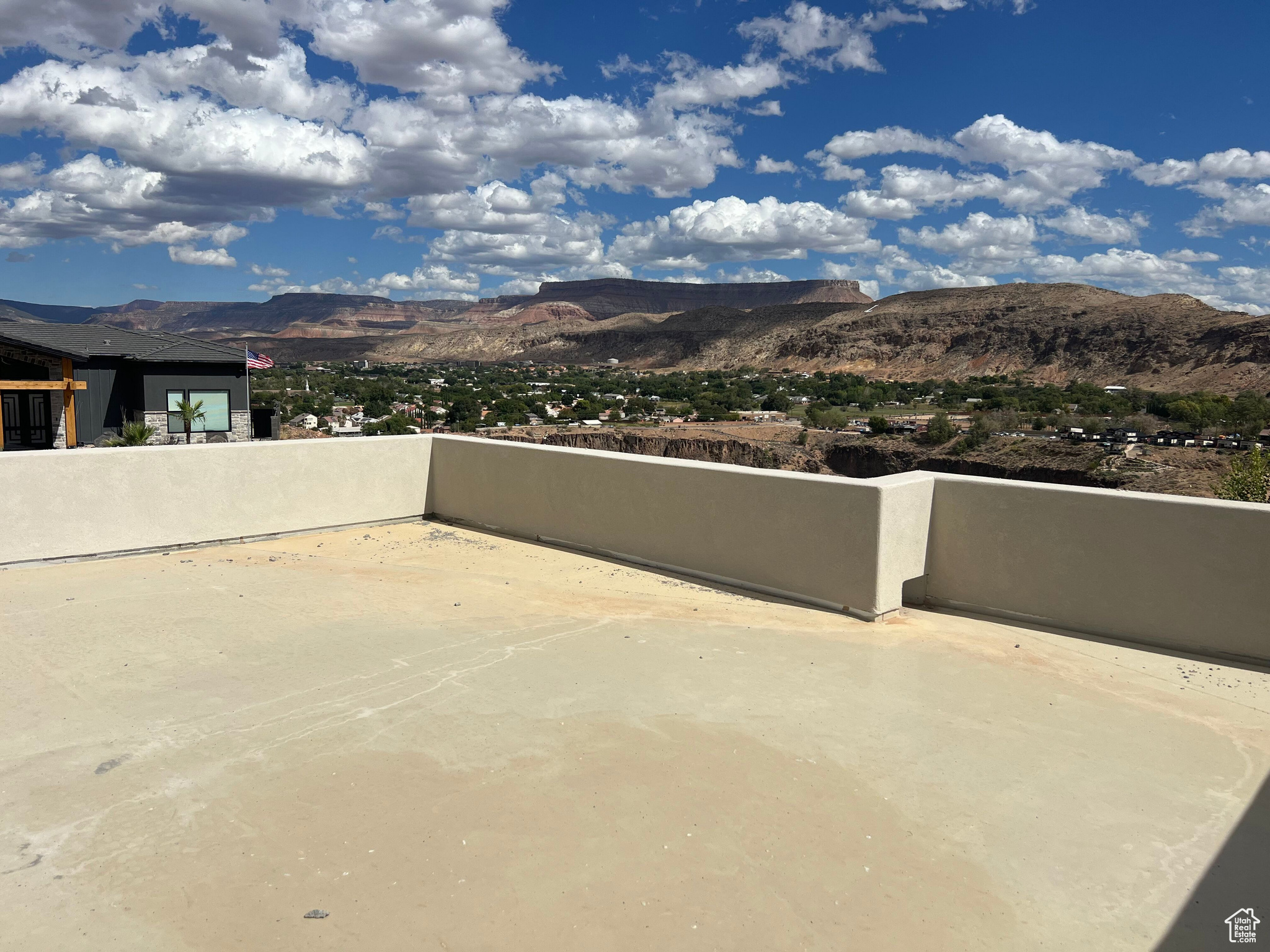 FALCON RIDGE - Residential