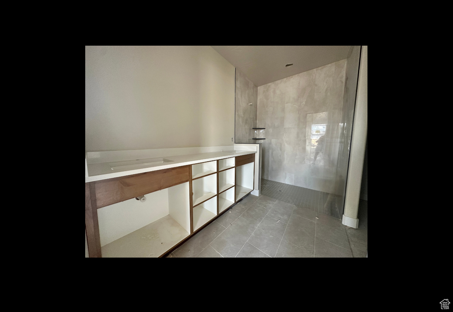 FALCON RIDGE - Residential