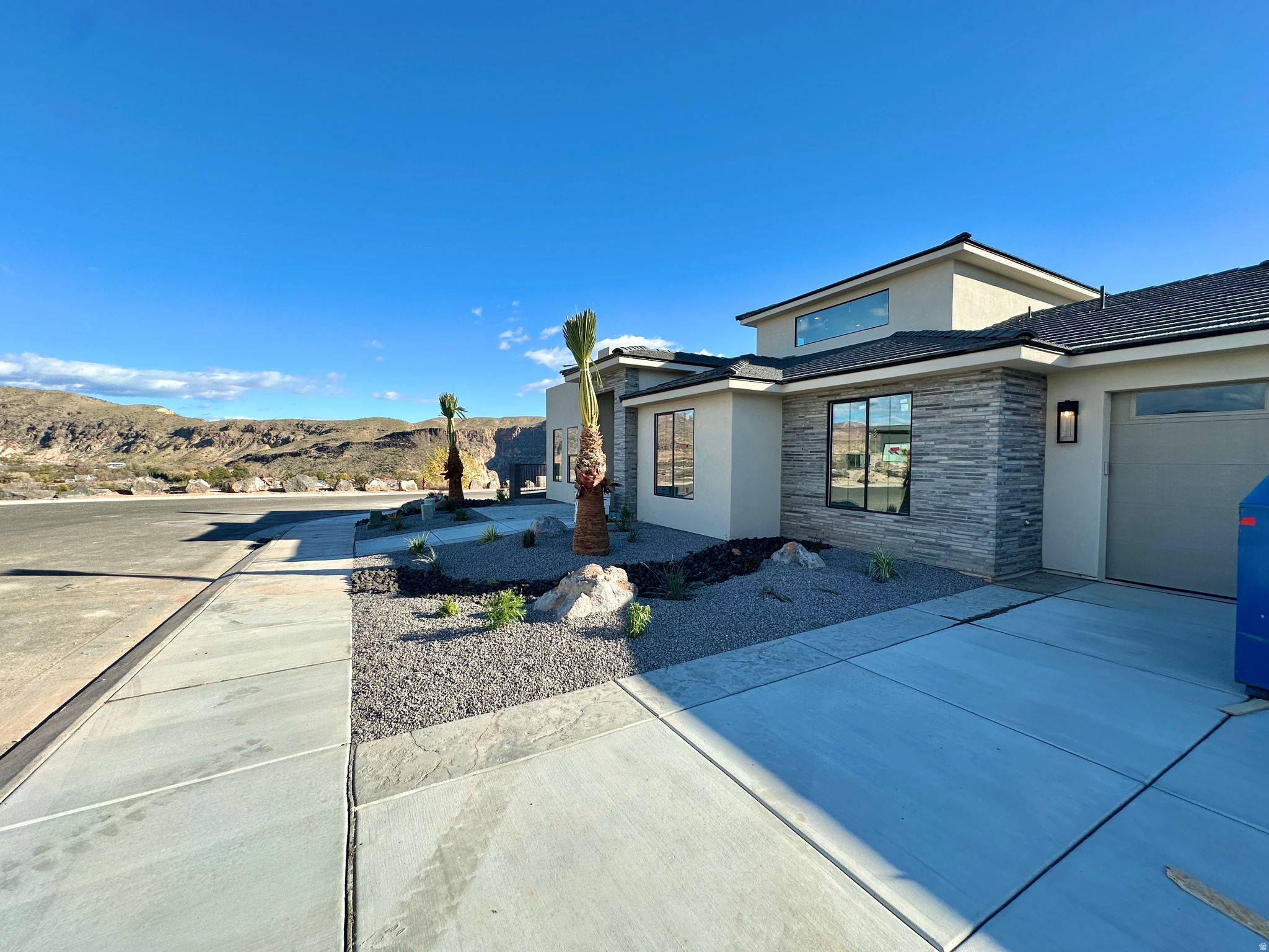 FALCON RIDGE - Residential