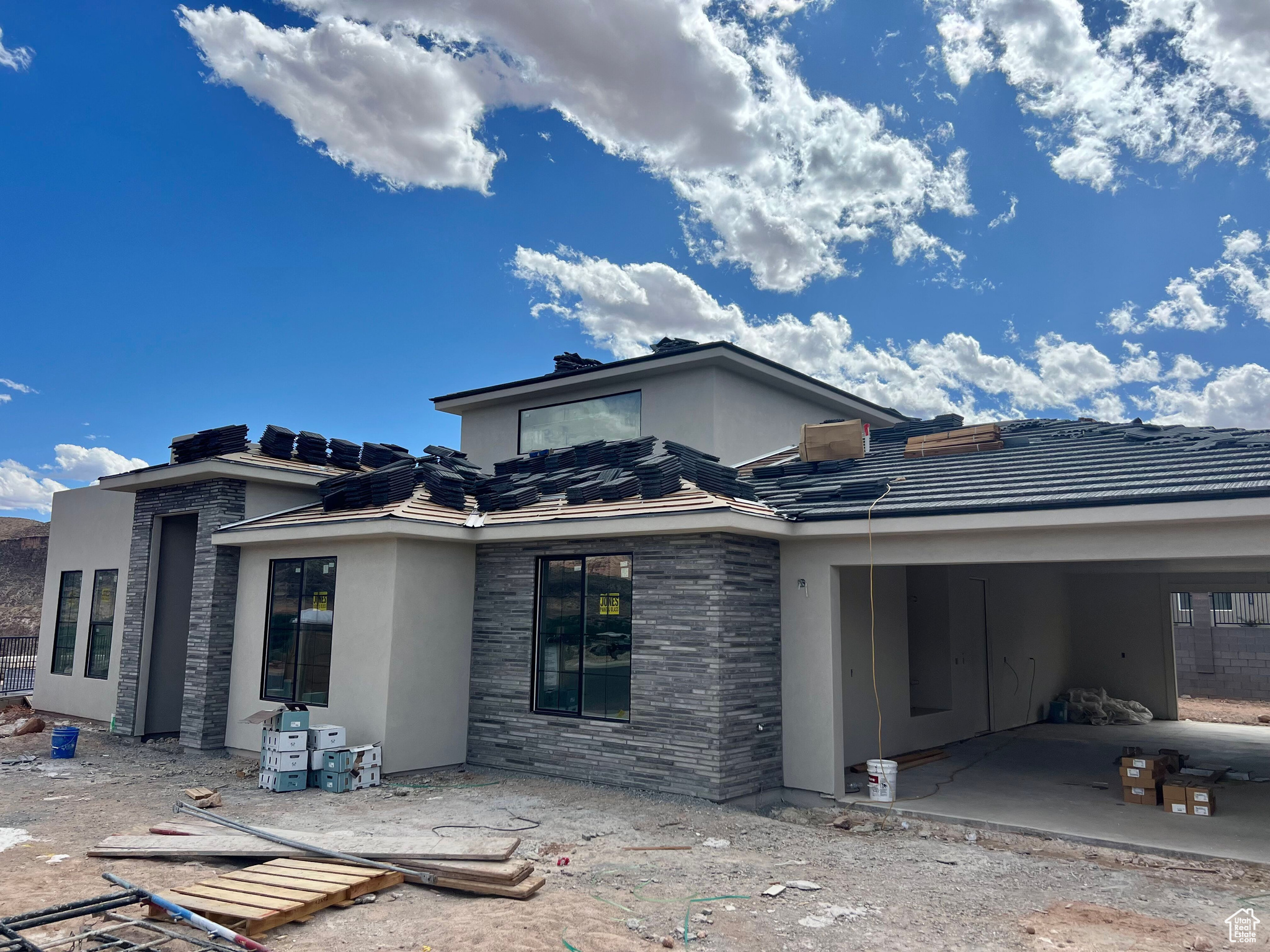 FALCON RIDGE - Residential
