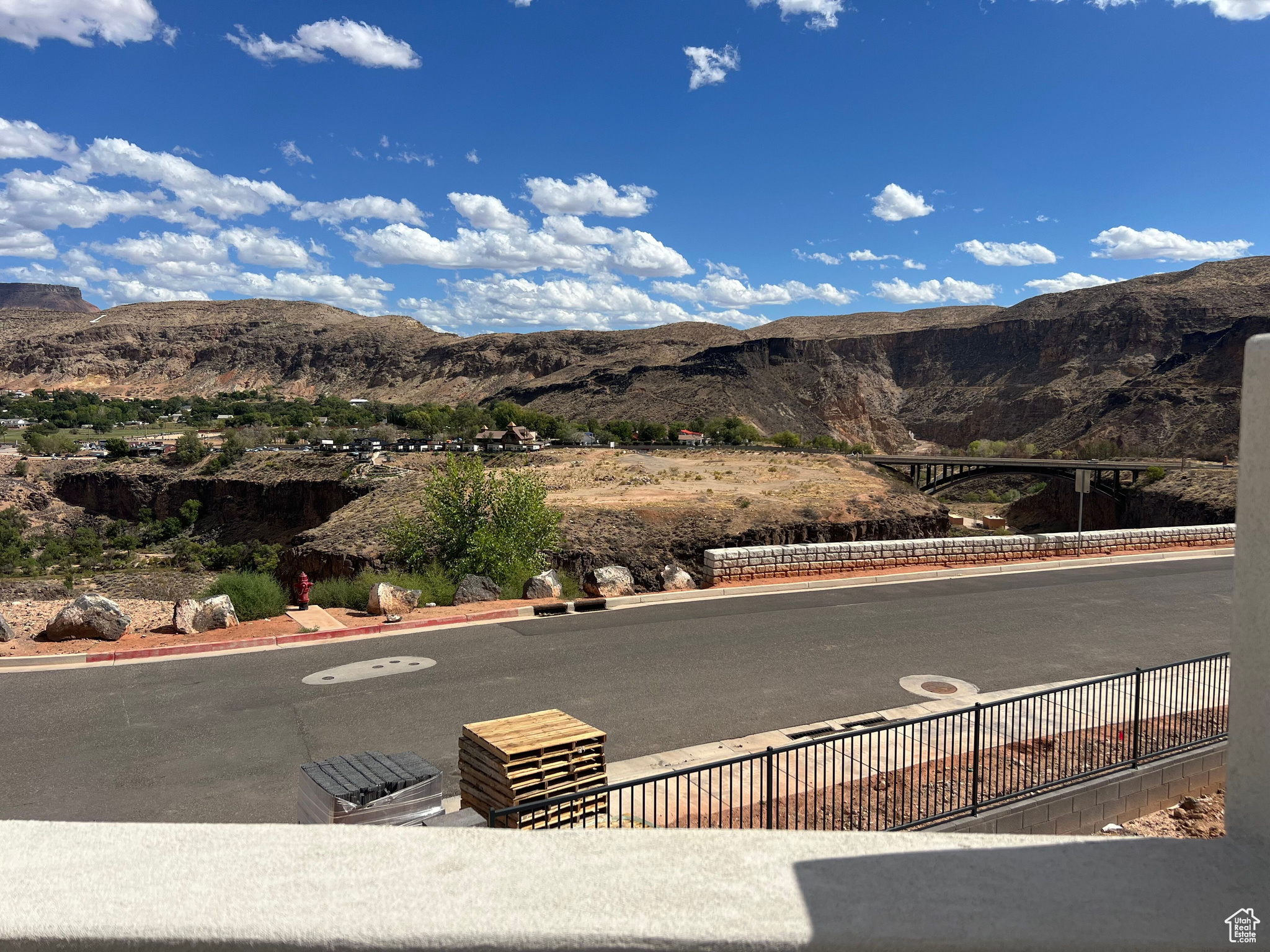 FALCON RIDGE - Residential