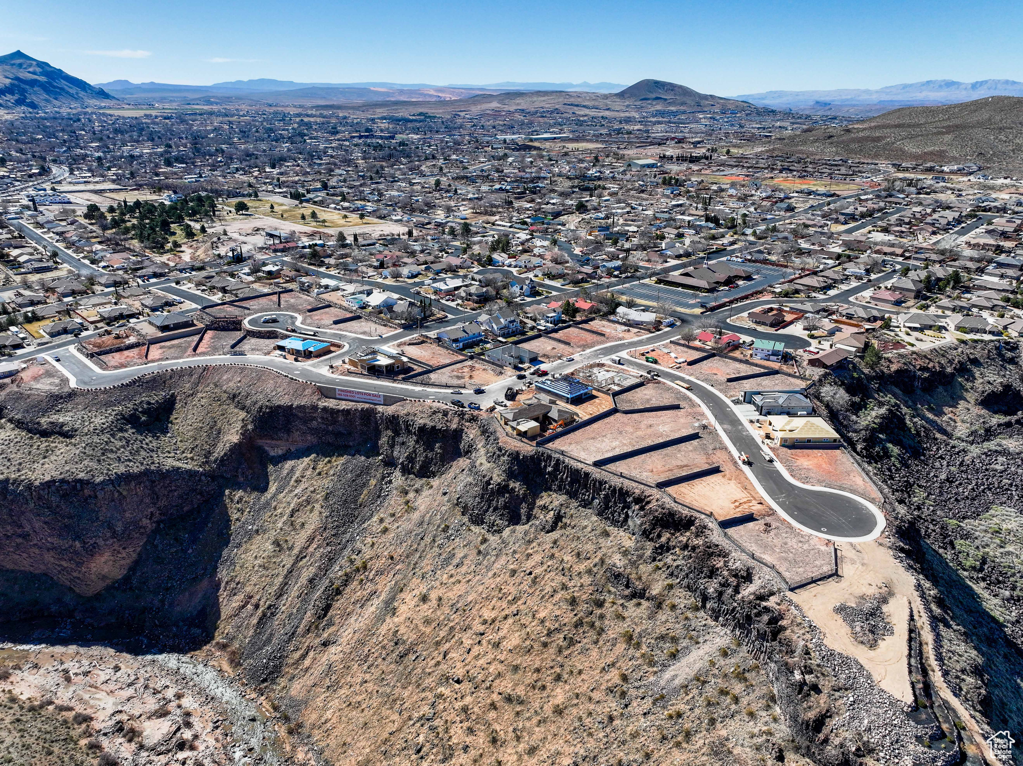 FALCON RIDGE - Residential