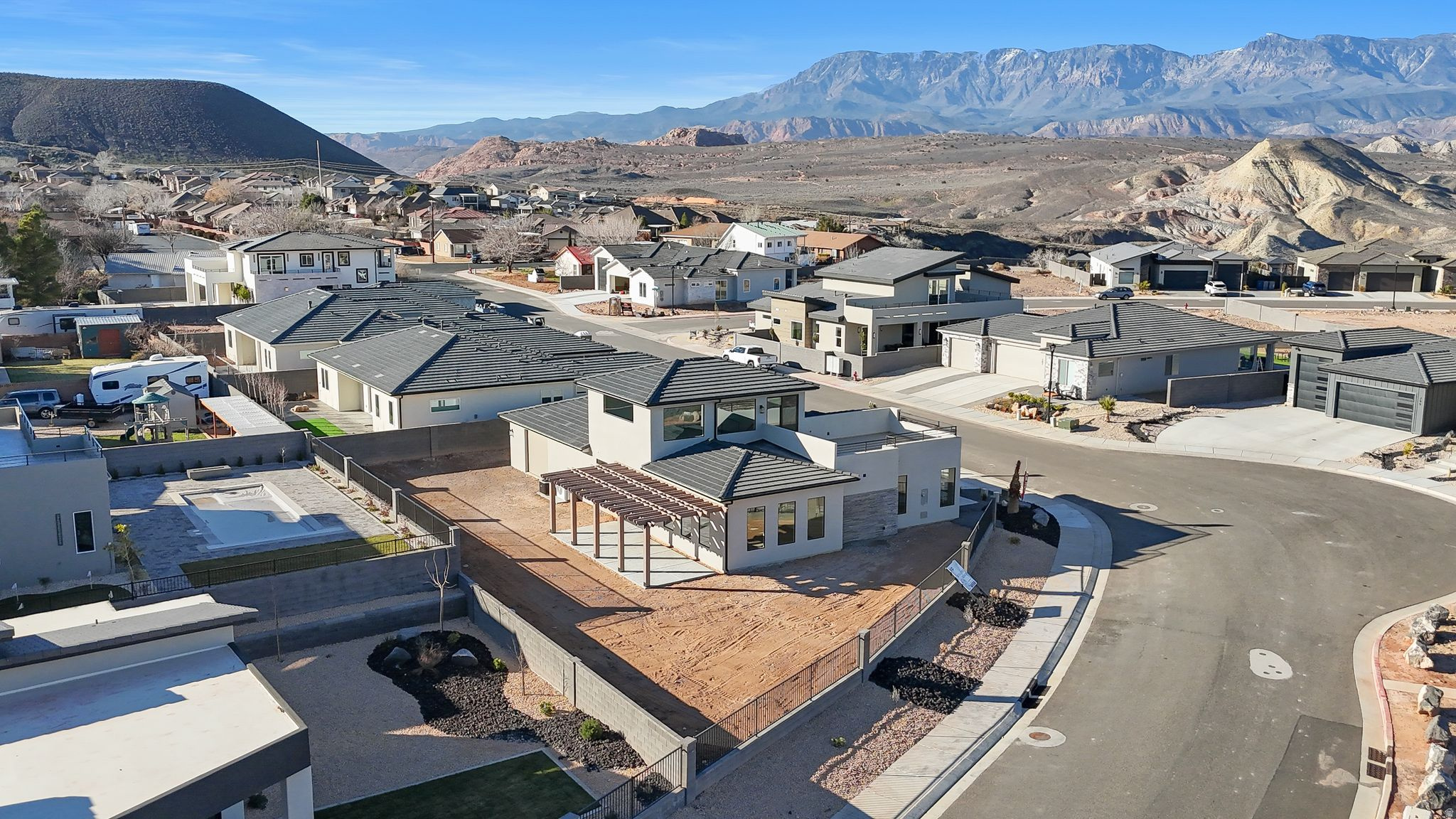 FALCON RIDGE - Residential