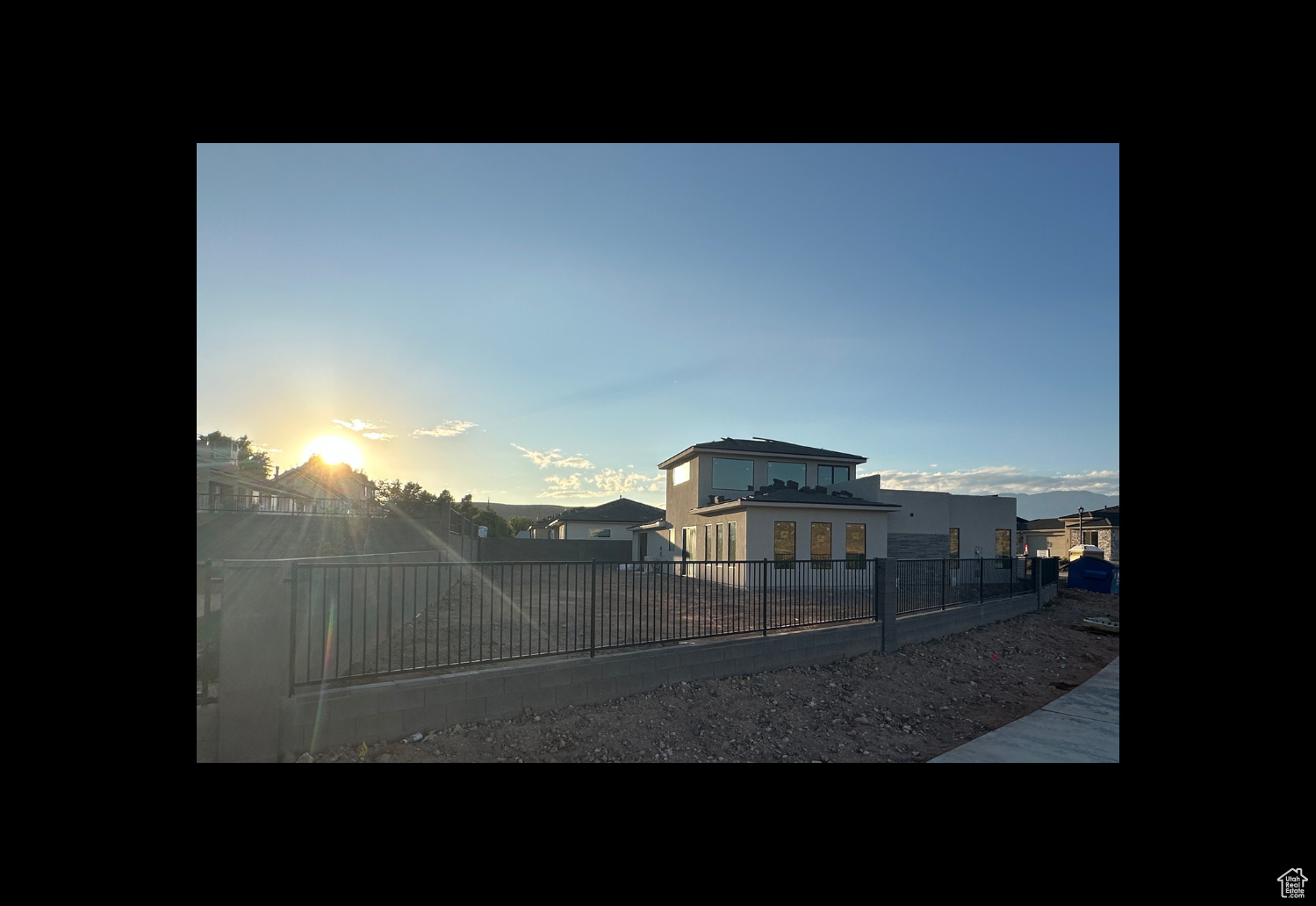 FALCON RIDGE - Residential