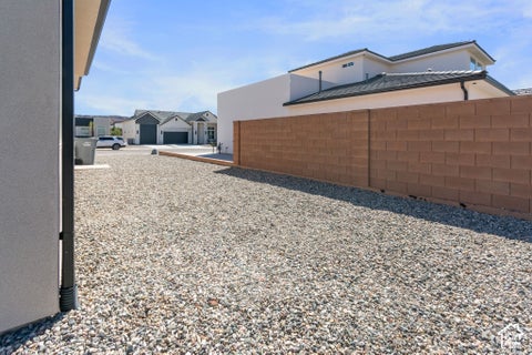 Tiny photo for 706 S TAYLOR CREEK DR, Washington, UT 84780 (MLS # 2189455)