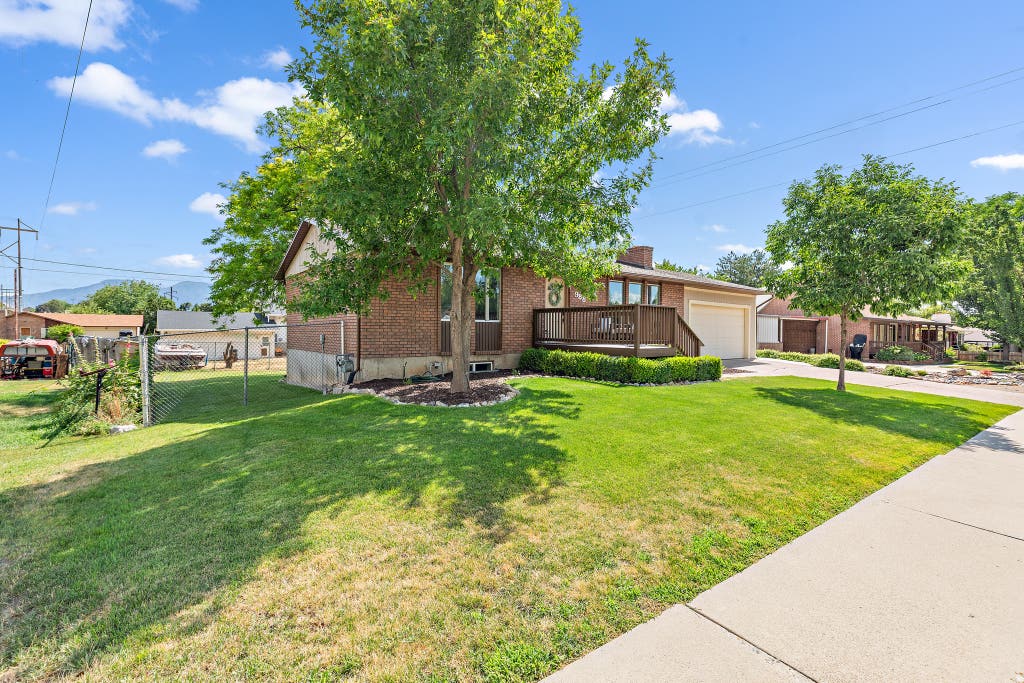 Photo of 988 E 200 N, Springville, UT 84663 (MLS # 2173993)