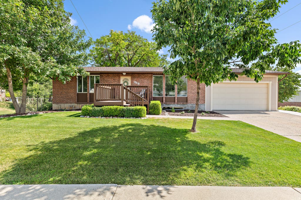 Photo of 988 E 200 N, Springville, UT 84663 (MLS # 2173993)