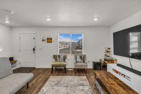 Tiny photo for 266 N PORTSIDE LN, Saratoga Springs, UT 84045 (MLS # 2142271)