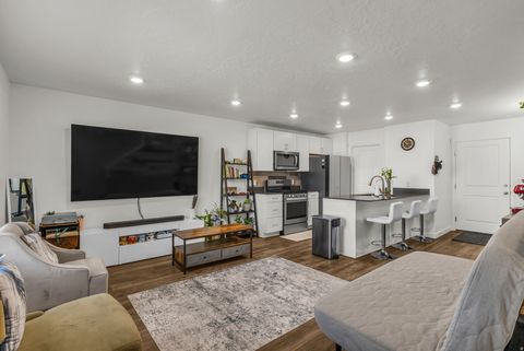 Tiny photo for 266 N PORTSIDE LN, Saratoga Springs, UT 84045 (MLS # 2142271)