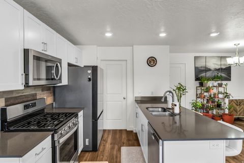 Tiny photo for 266 N PORTSIDE LN, Saratoga Springs, UT 84045 (MLS # 2142271)