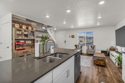 Tiny photo for 266 N PORTSIDE LN, Saratoga Springs, UT 84045 (MLS # 2142271)