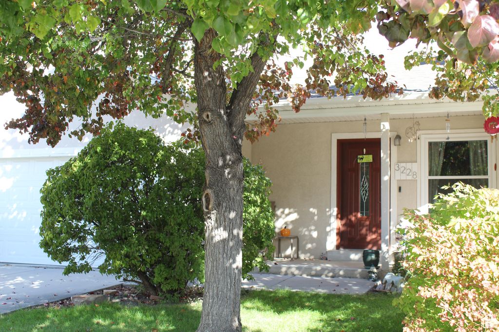 Photo of 3228 W MEADOW LEAF CT, West Valley City, UT 84119 (MLS # 2118867)