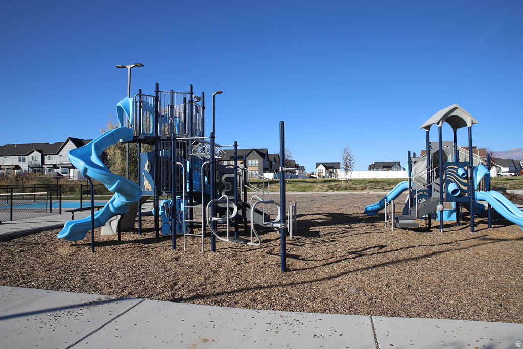THE COURTYARD AT GREEN FARM - Residential
