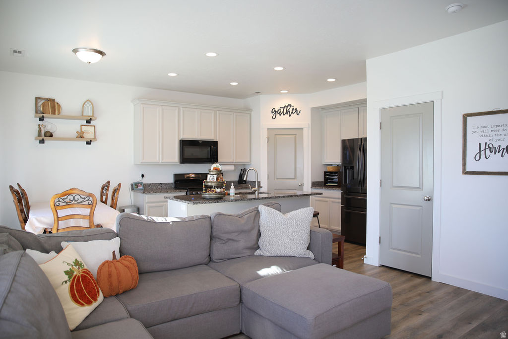 THE COURTYARD AT GREEN FARM - Residential