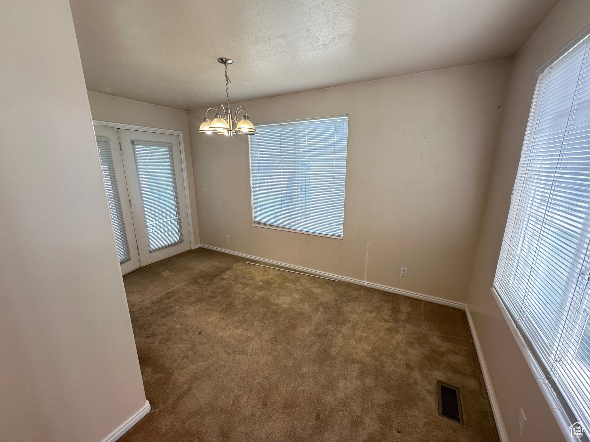 ROYAL VIEW - Residential