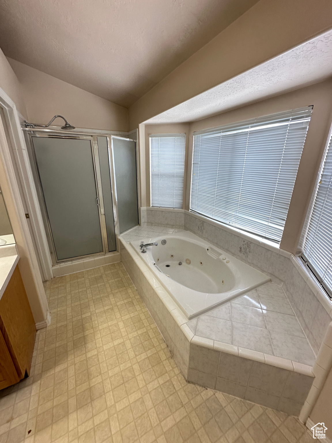 ROYAL VIEW - Residential