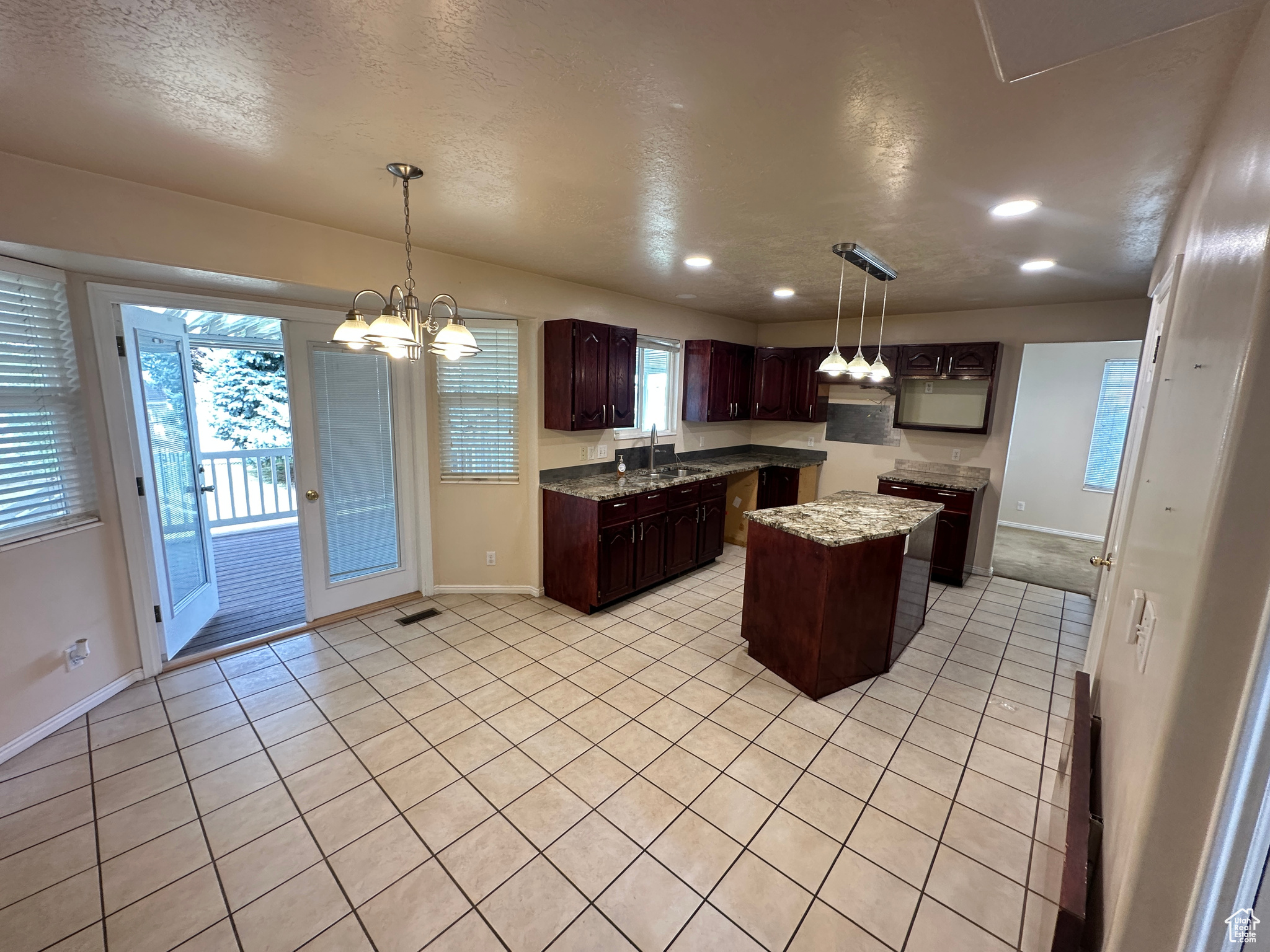 ROYAL VIEW - Residential