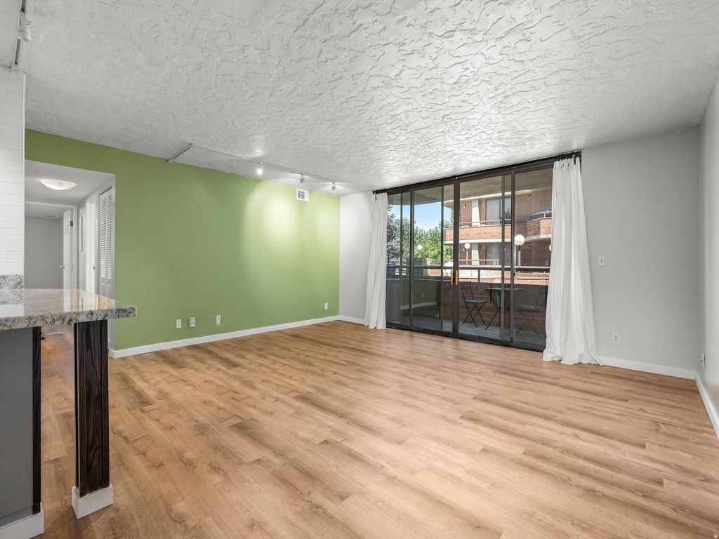 Photo of 115 S 1100 E #401, Salt Lake City, UT 84102 (MLS # 2144795)