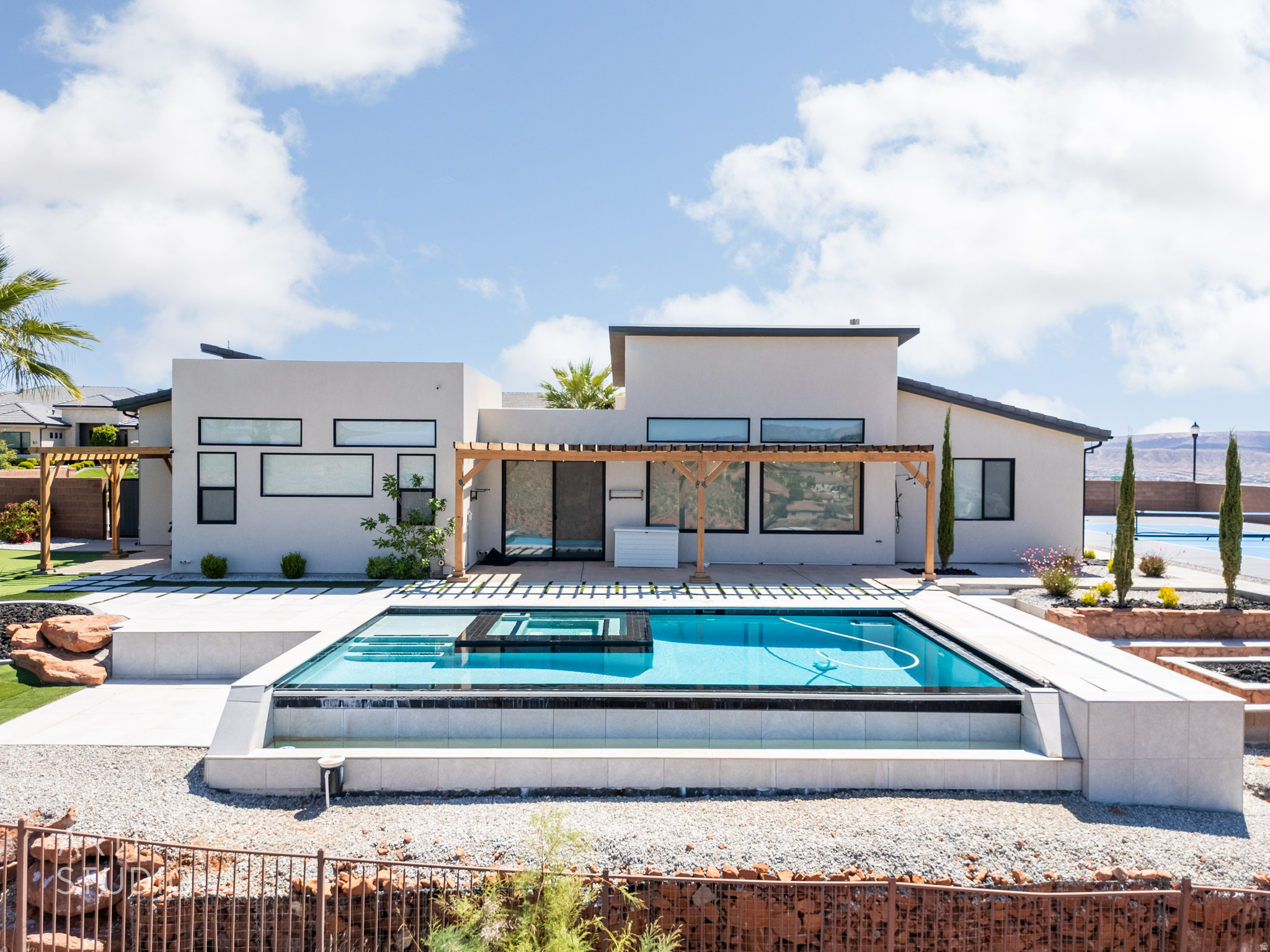 EAGLE SUMMIT ESTATES AMD - Residential