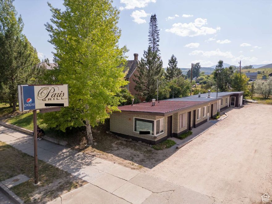 Great Family retreat, cabin, Airbnb property, or commercial site (cafe, convenience store, laundry mat, etc.). Owner finance possibly. Approx. 1850 square feet with 3 bedrooms, but also 2 larger rooms with space for more sleeping. Has 4 - 3/4 bathrooms, 2 - 1/2 bathrooms and a laundry area. Updates including; New main water line, new internal water lines throughout, new high efficiency water heater, new electrical in 2 bedrooms, new windows on the front of the building and 4 new exterior doors.