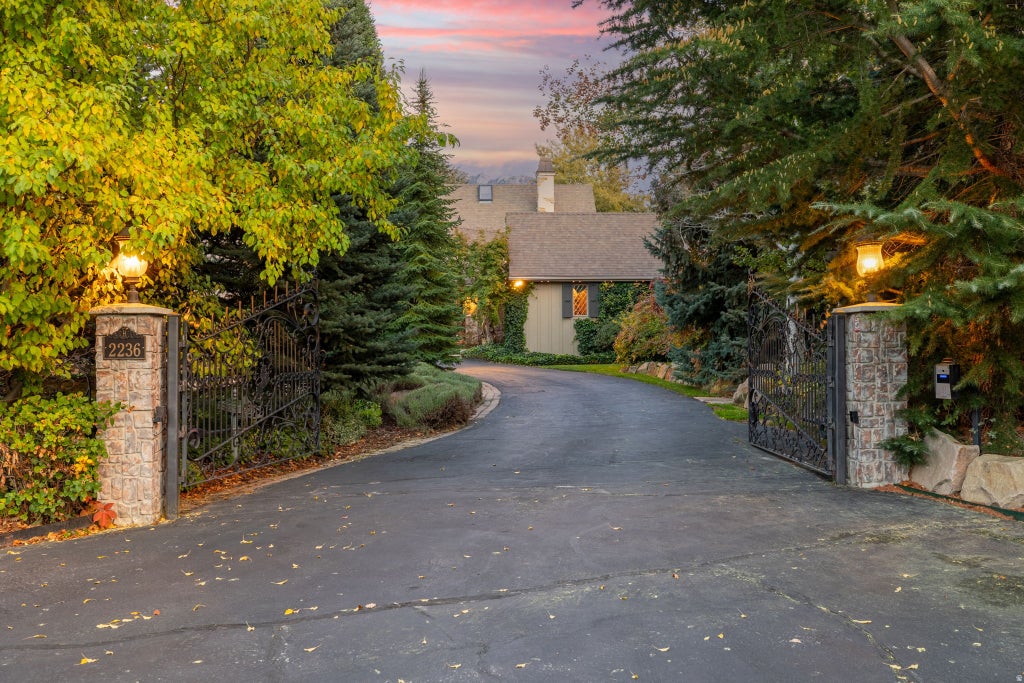 Photo of 2238 E COTTONWOOD COVE LN S, Cottonwood Heights, UT 84121 (MLS # 2184694)