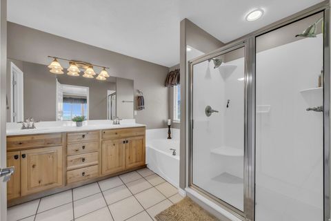 Tiny photo for 1917 E ASPEN LEAF PL, Draper, UT 84020 (MLS # 2137499)