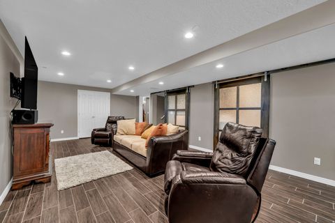 Tiny photo for 1917 E ASPEN LEAF PL, Draper, UT 84020 (MLS # 2137499)