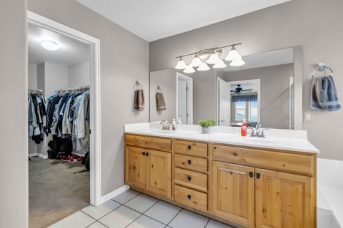 Tiny photo for 1917 E ASPEN LEAF PL, Draper, UT 84020 (MLS # 2137499)