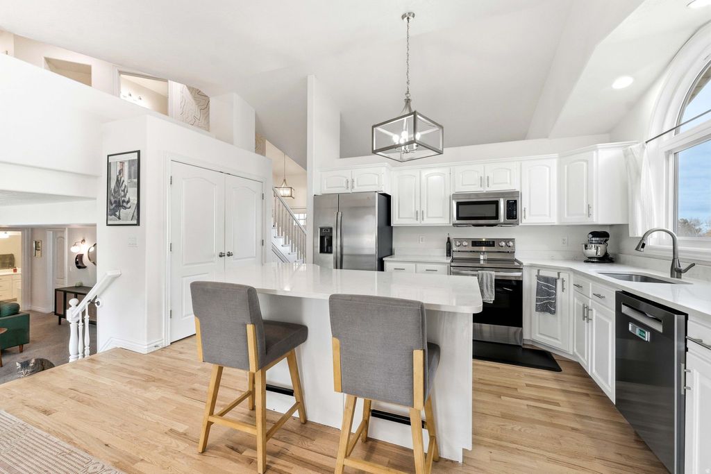 Photo of 3285 S DAVIS BLVD, Bountiful, UT 84010 (MLS # 2137152)