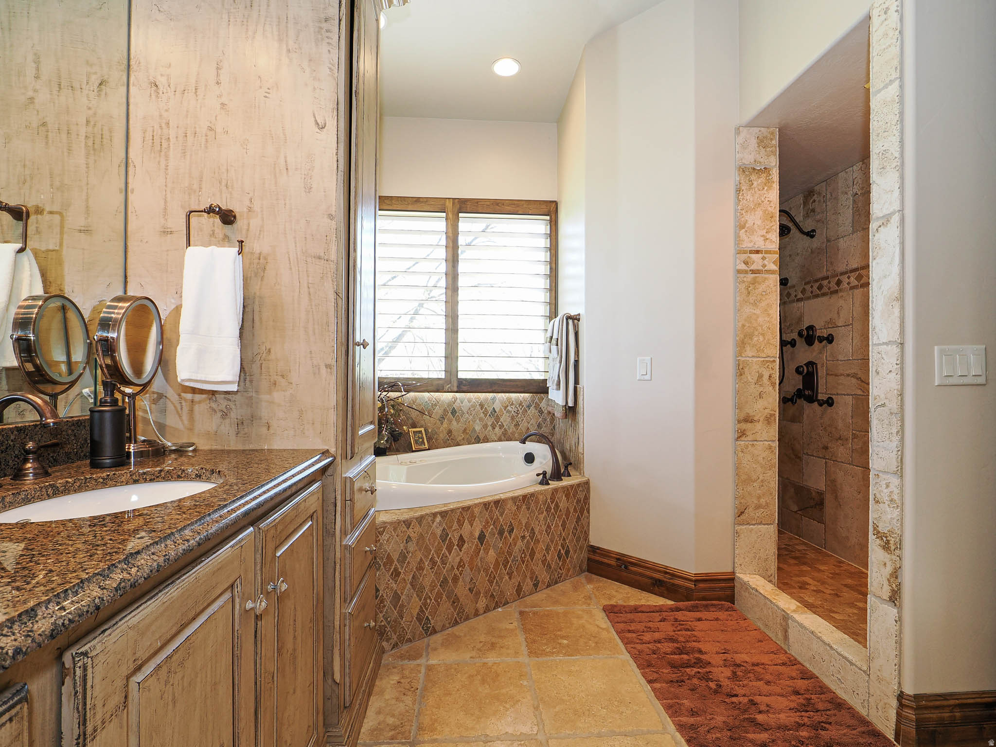 CASCADE COVE - Residential