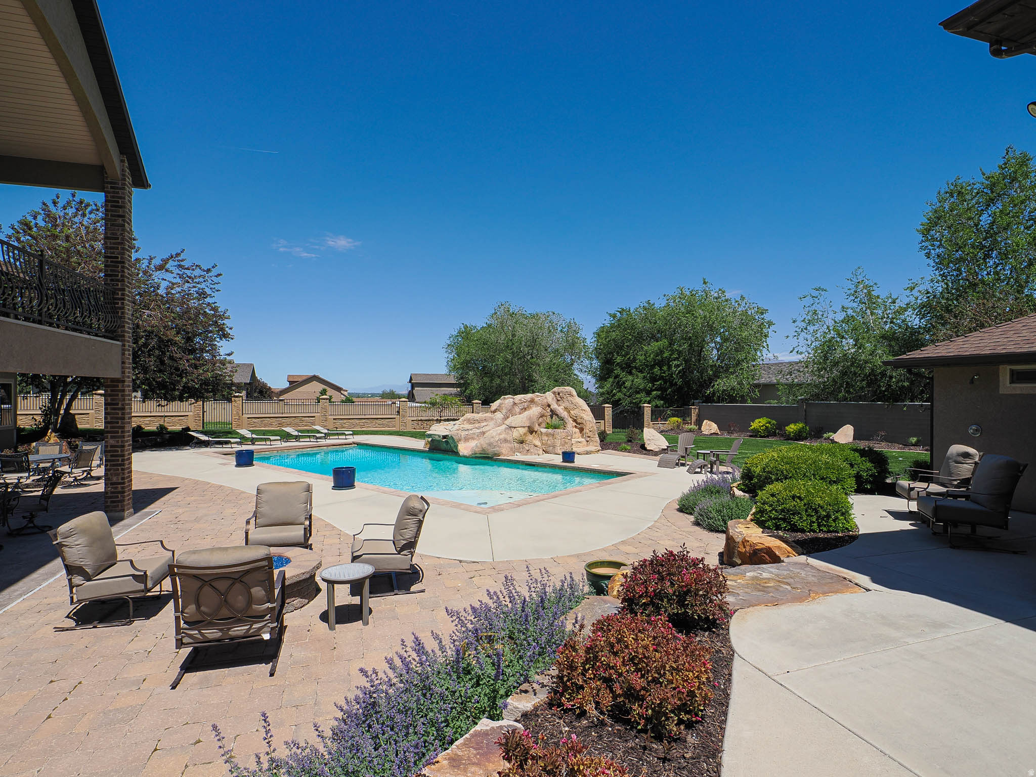 CASCADE COVE - Residential