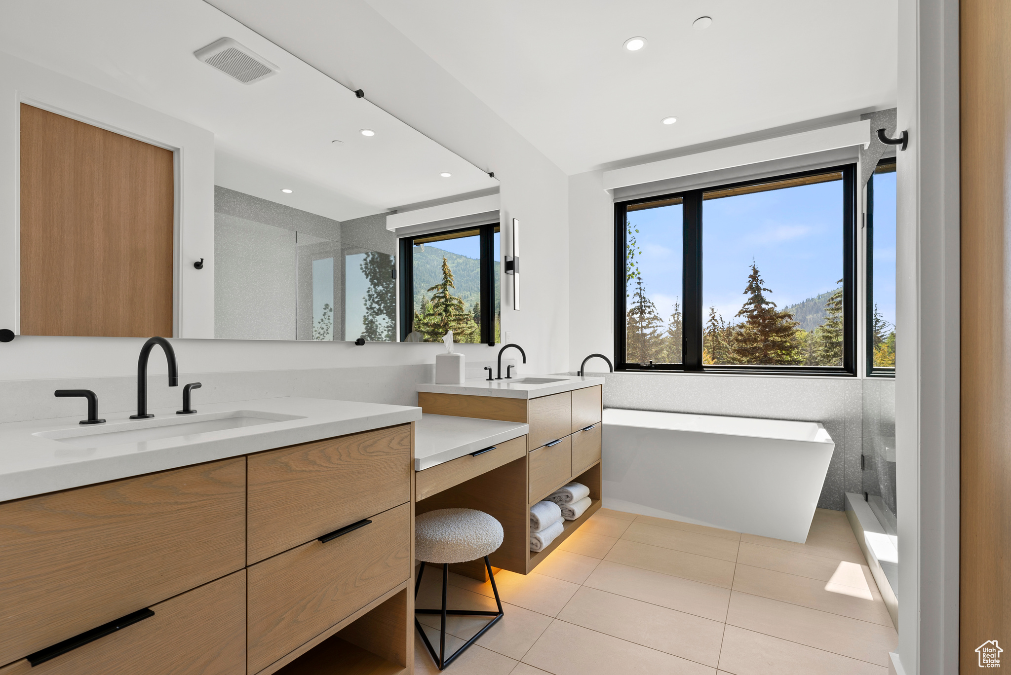 THE RIDGE AT CANYONS - Residential