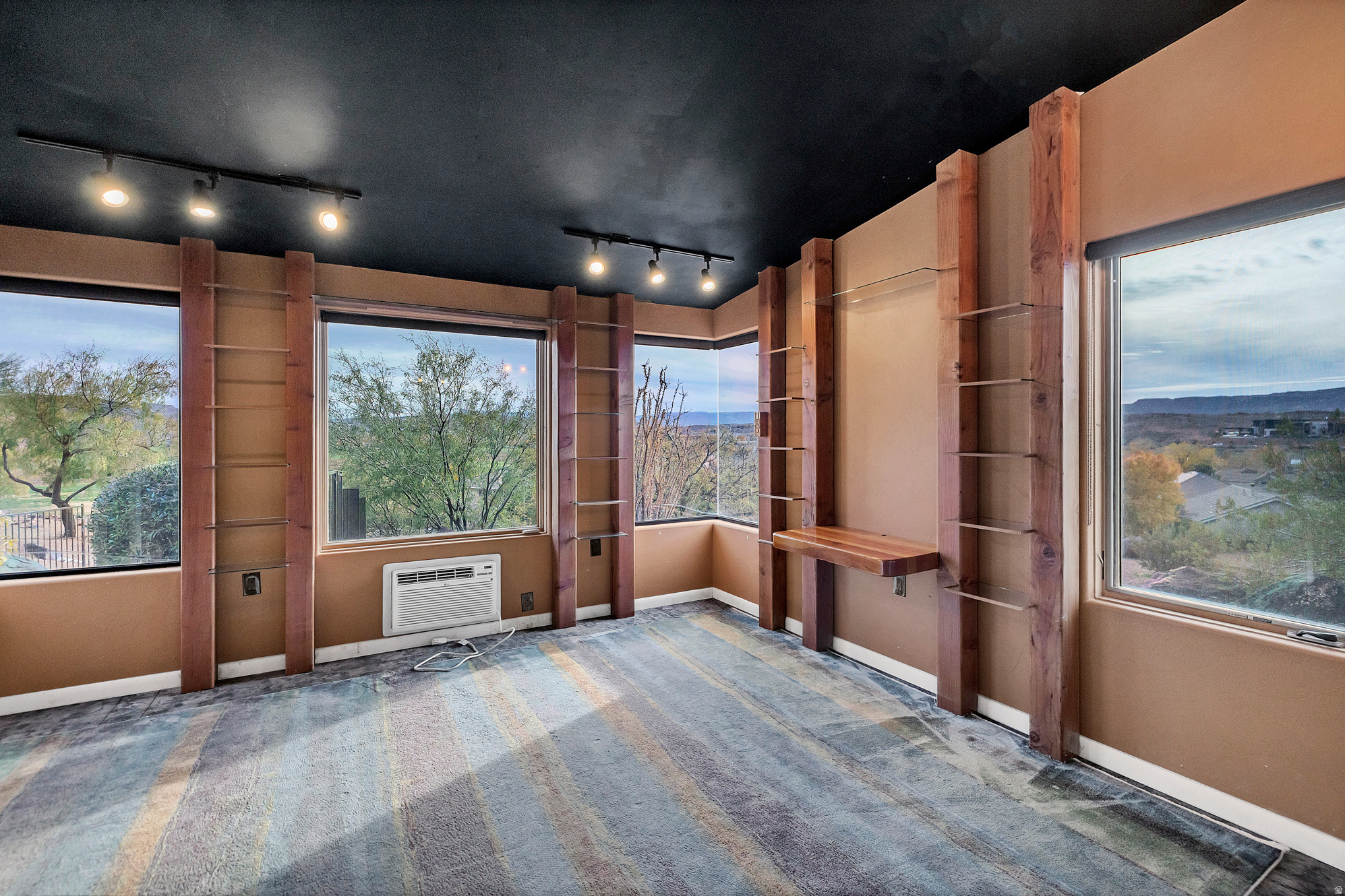 WHISPER RIDGE - Residential