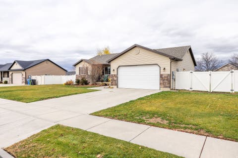 Tiny photo for 517 W 260 N, Smithfield, UT 84335 (MLS # 2173924)
