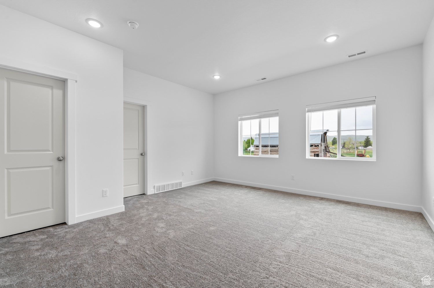 FRANCIS COMMON TOWNS 305 - Residential