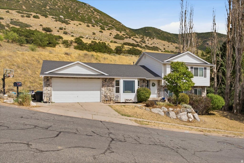 Photo of 1896 N 350 E, Centerville, UT 84014 (MLS # 2175847)