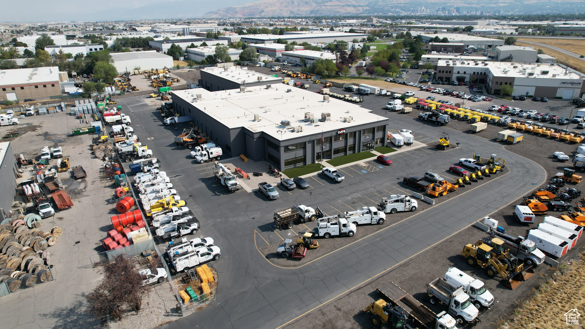 RADIUS CURVE - Commercial Lease