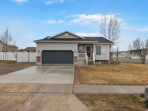 Photo of 1337 W 2050 N, Clinton, UT 84015 (MLS # 2136197)