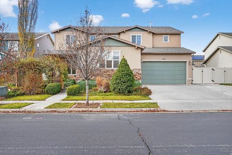 Photo of 925 ELIZABETH DR, North Salt Lake, UT 84054 (MLS # 2123726)
