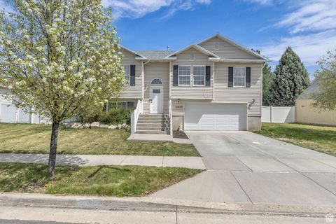 Photo of 11873 S COLES CAMP CIR W, Herriman, UT 84096 (MLS # 2077412)