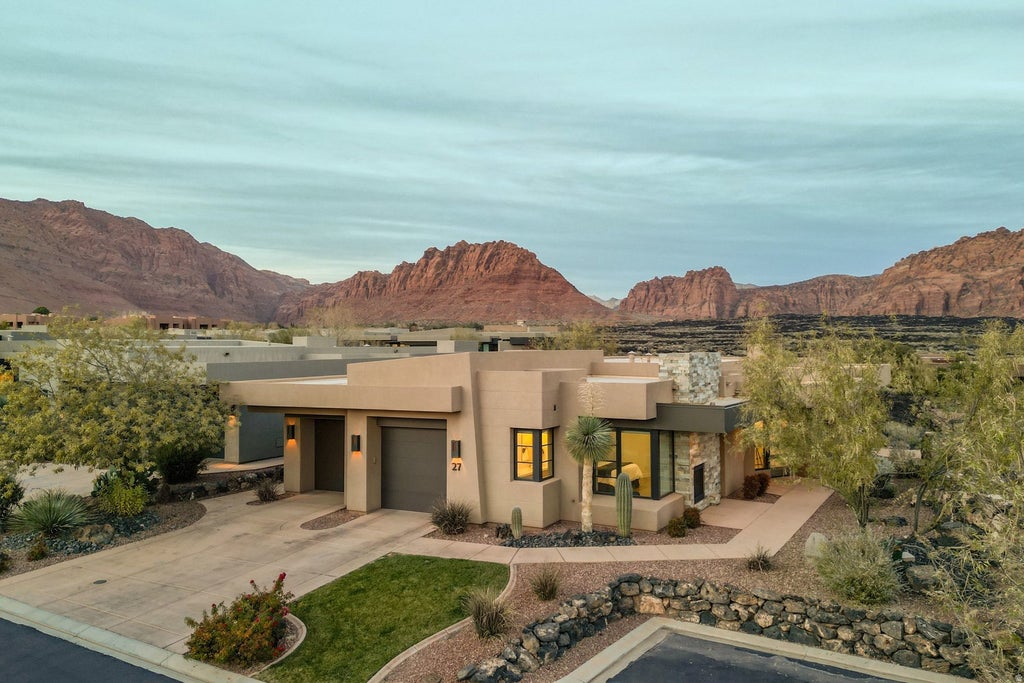 Photo of 1355 E SNOW CANYON PKWY #27, Ivins, UT 84738 (MLS # 2183423)