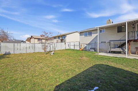 Tiny photo for 948 S 250 E, Layton, UT 84041 (MLS # 2134770)